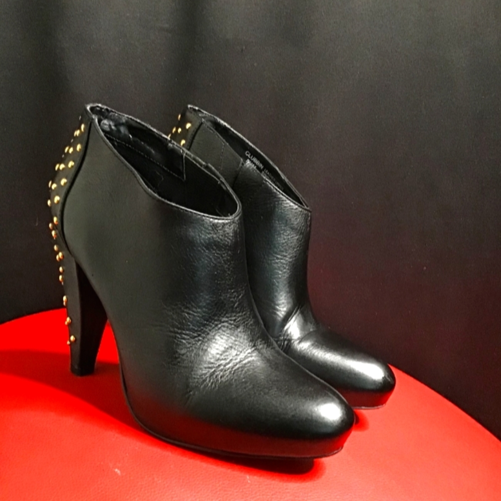 Steve Madden Gold Studded Leather Clubbin Mid Heels (Size 9)